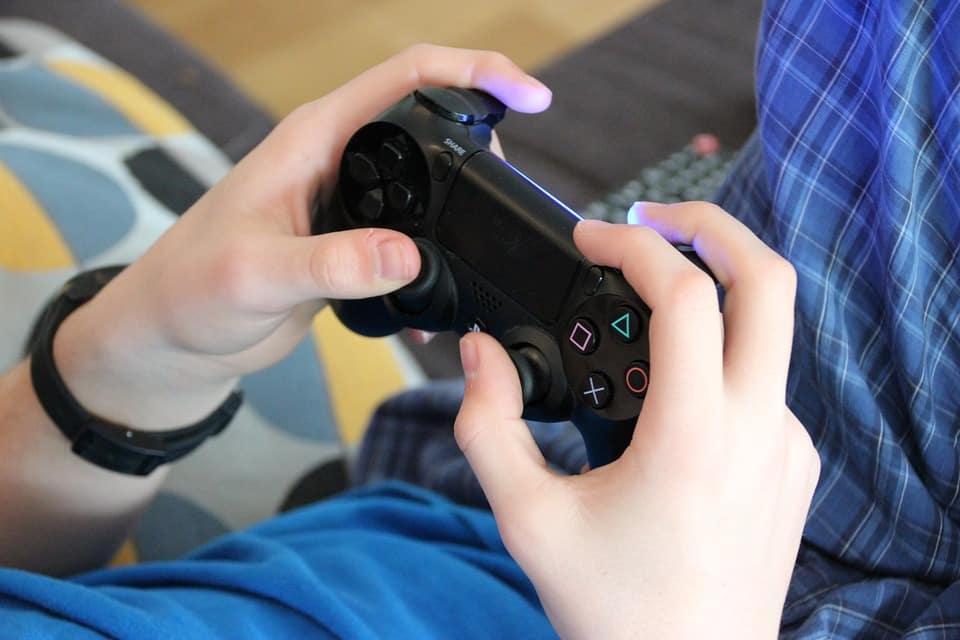 تعليمات اختيار ألعاب الفيديو المناسبة للأطفال